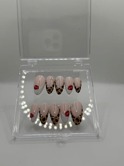 Leopard kiss